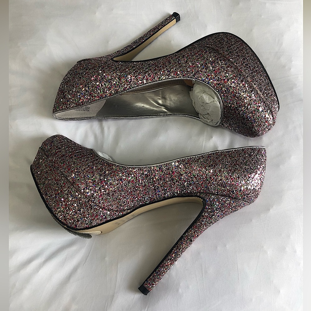 Bakers round toe multi color heel
